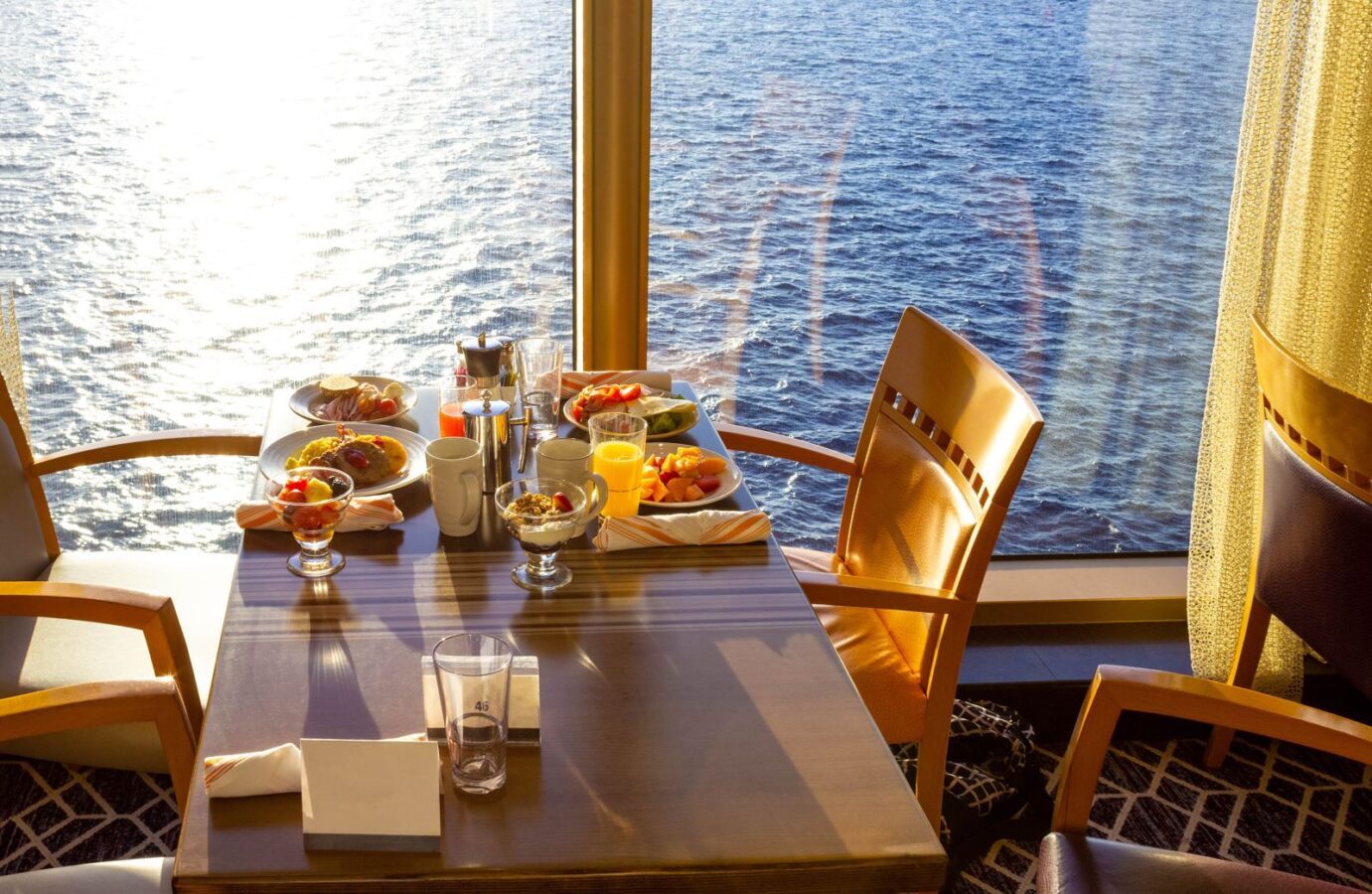 dinner-cruise-shutterstock-1600 | South Padre Island Vacation Rentals nicely set table on a dinner cruise ship
